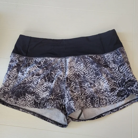 Lululemon Run Times Short II in Serigraph Alpine White Black Multi / Black - Picture 6 of 13